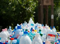 Plastiphobia: Vì sao ám ảnh ‘không nhựa’ có thể làm trái đất khó thở hơn